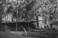 Vivienda Lorente “La Foret ”, arq. LORENTE ESCUDERO, R. , Punta del Este, Maldonado, Uy. 1947. Foto: Archivo SMA, Donación Archivo personal del autor.