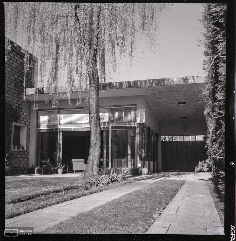 Vivienda Castiglioni, arq. LORENTE ESCUDERO, R. , La Blanqueada, Montevideo, Uy. 1948. Foto: Archivo SMA, Donación Archivo personal del autor.