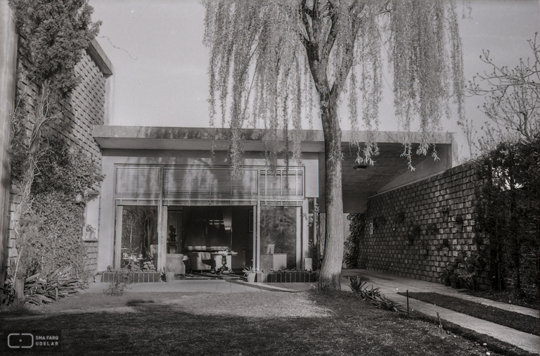 Vivienda Castiglioni, arq. LORENTE ESCUDERO, R. , La Blanqueada, Montevideo, Uy. 1948. Foto: Archivo SMA, Donación Archivo personal del autor.