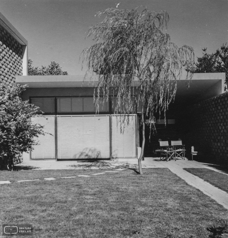 Vivienda Castiglioni, arq. LORENTE ESCUDERO, R. , La Blanqueada, Montevideo, Uy. 1948. Foto: Archivo SMA, Donación Archivo personal del autor.