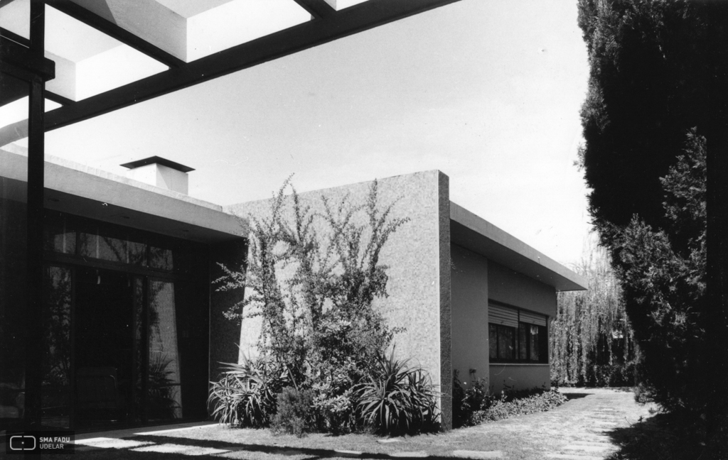 Vivienda Ing. Pérez Mackinnon, arq. LORENTE ESCUDERO, R. , Prado, Montevideo, Uy. 1950. Foto: Archivo SMA, Donación Archivo personal del autor.