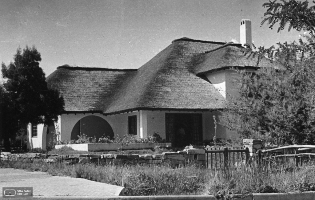 Vivienda Rubino, arq. LORENTE ESCUDERO, R. , Carrasco, Montevideo, Uy. 1939. Foto: Archivo SMA, Donación Archivo personal del autor.