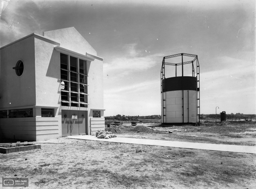 Central de Vapor, arq. LORENTE ESCUDERO, R. , La Teja, Montevideo, Uy. 1935. Foto: Archivo SMA, Donación Archivo personal del autor.