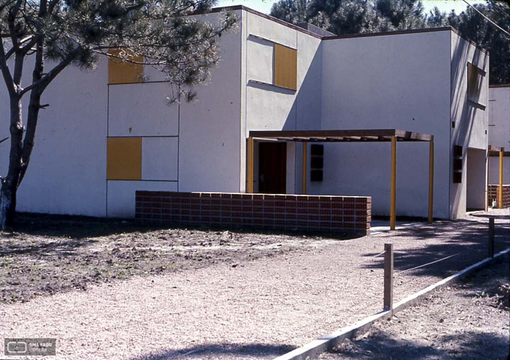 Conjunto Santa Mónica, LORENTE ESCUDERO, Rafael, Carrasco, Montevideo, Uy. 1975. Foto: Archivo SMA, Donación Archivo personal del autor.