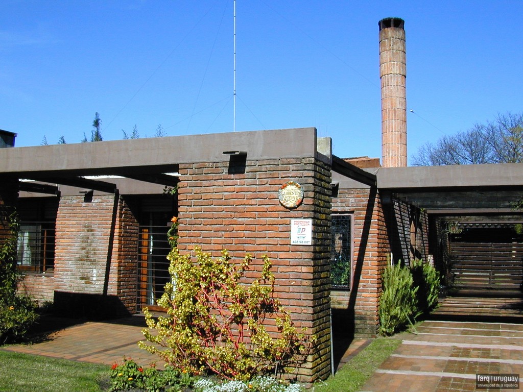 Vivienda Individual Lorente, arq. LORENTE ESCUDERO, R. , Carrasco, Montevideo, Uy. 1979. Foto:Verónica Solana.