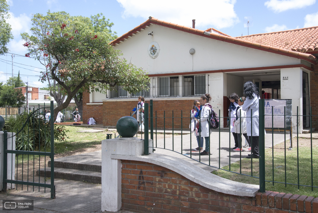 Escuela Nº170, LORENTE ESCUDERO, Rafael. La Teja, Montevideo, UY.1942.Foto:Sofia Ruggiero, 2016.