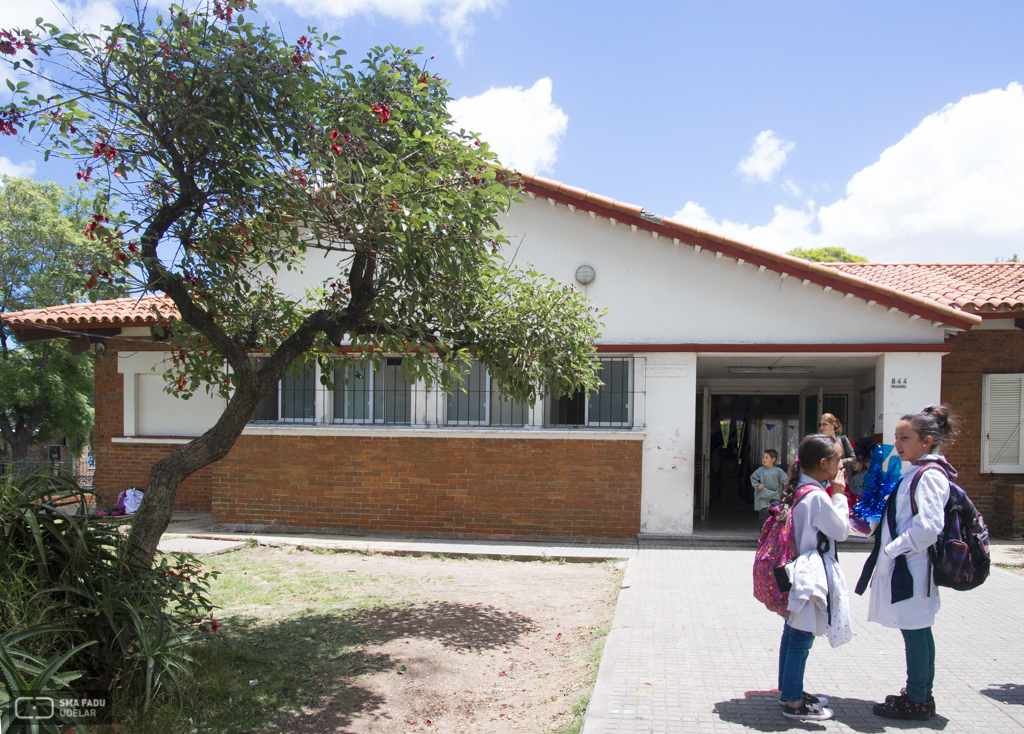 Escuela Nº170, LORENTE ESCUDERO, Rafael. La Teja, Montevideo, UY.1942.Foto:Sofia Ruggiero, 2016.