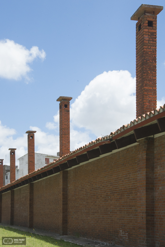 Escuela Nº170, LORENTE ESCUDERO, Rafael. La Teja, Montevideo, UY.1942.Foto:Sofia Ruggiero, 2016.