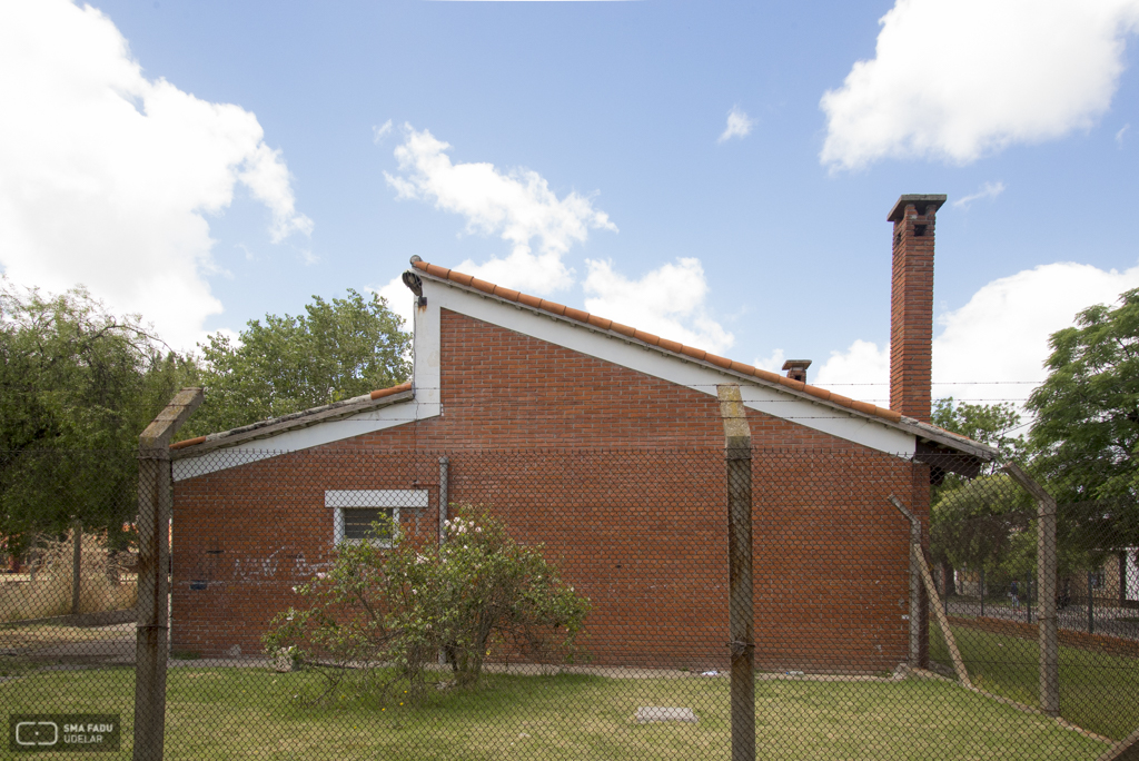 Escuela Nº170, LORENTE ESCUDERO, Rafael. La Teja, Montevideo, UY.1942.Foto:Sofia Ruggiero, 2016.