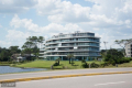 Edificio de apartamentos Terrazas de la Laguna, ESTUDIO CINCO, Punta del Este, Maldonado, Uy. Foto: Sofía Ghiazza 2019.